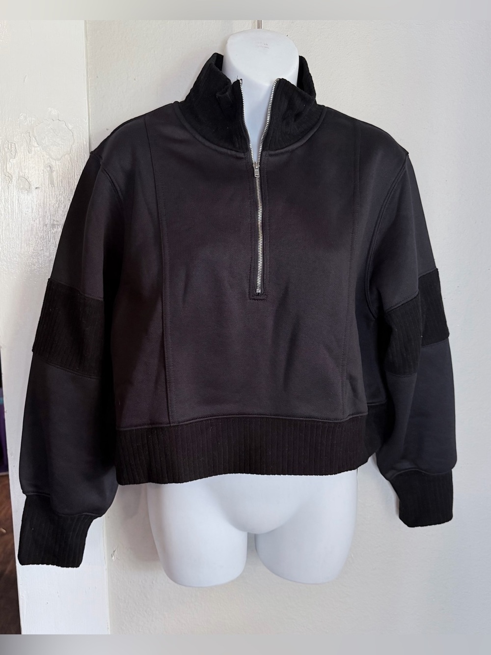 NWT KUTMAI black crop sweatshirt small